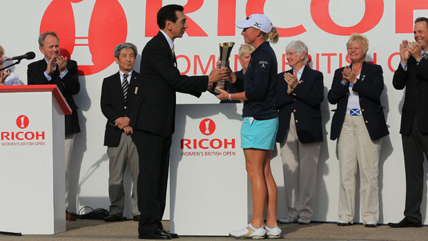 Stacy Lewis receives the trophy from Zenji Miura