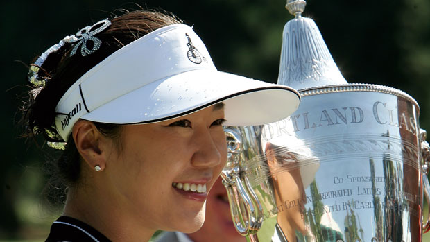 Soo Yun Kang with winner's trophy 2005