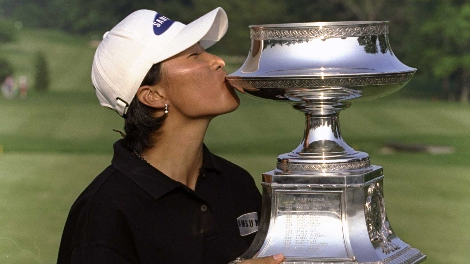 Se Ri Pak kissing the McDonald's LPGA Championship trophy
