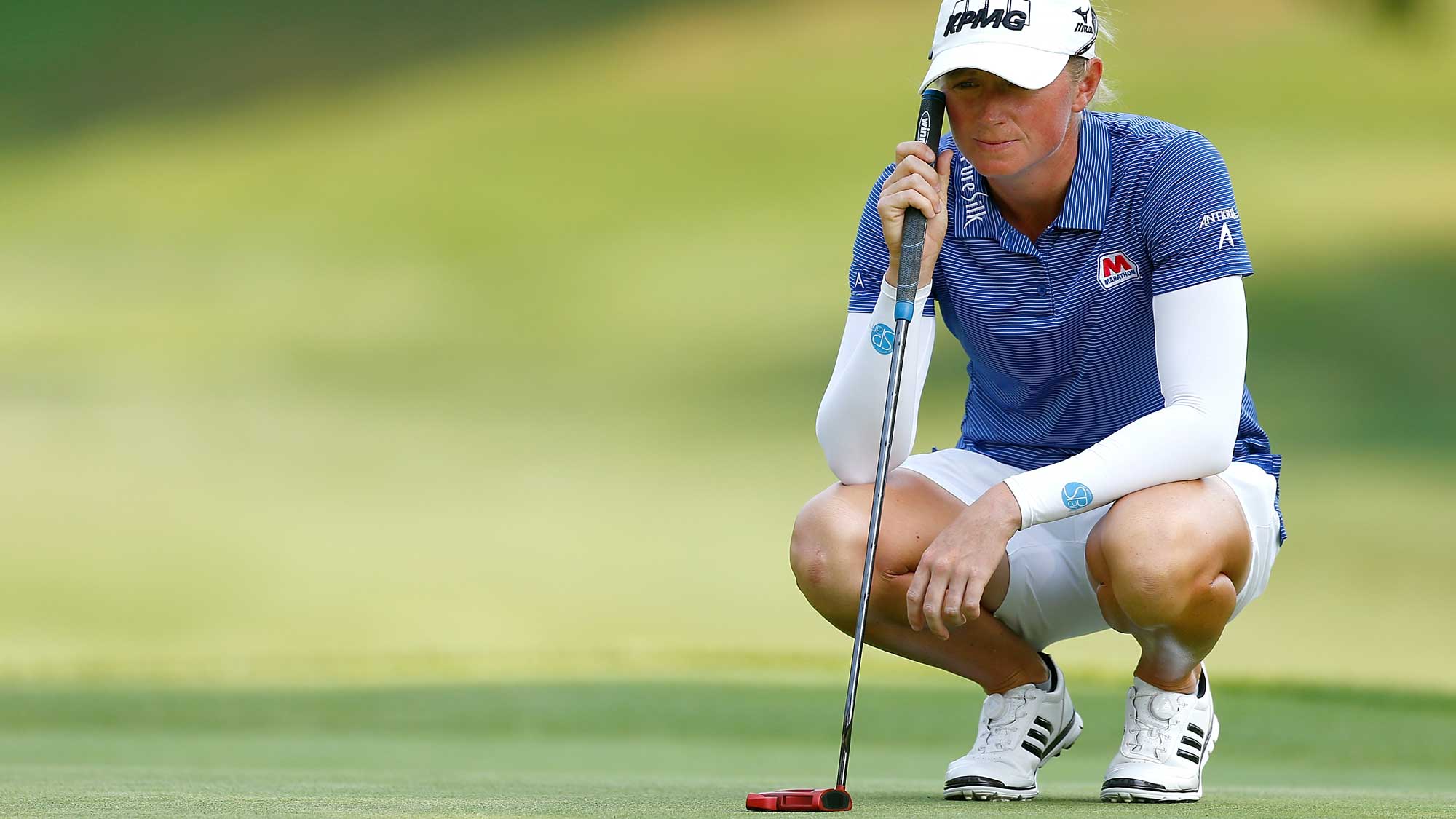 Stacy Lewis lines up a putt on 1st hole during the final round of the LPGA Cambia Portland Classic
