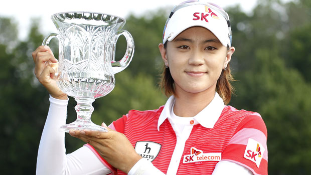 Na Yeon Choi with winner's trophy 2010
