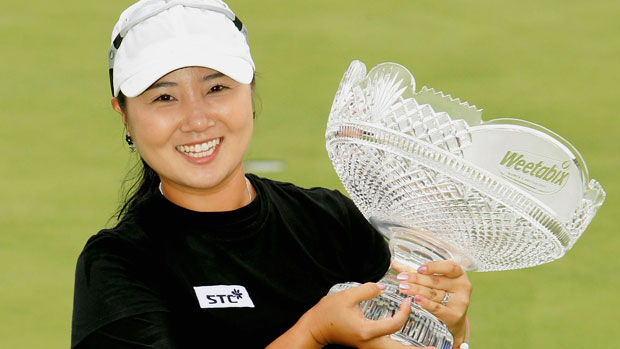 Jeong Jang with winner's trophy 2005.