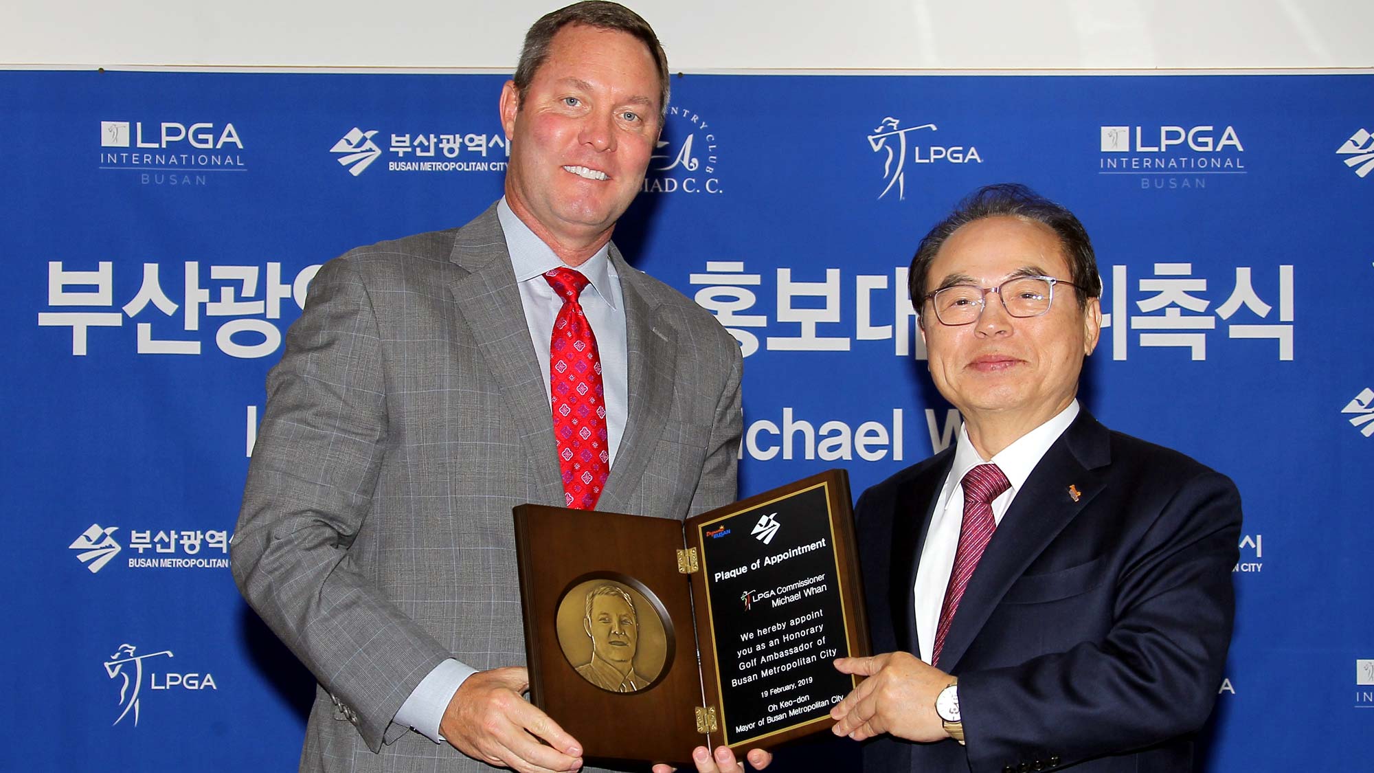 LPGA Commissioner Mike Whan with Busan Metropolitan City Mayor Keo-don Oh