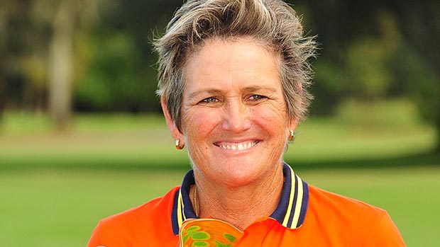 13-11-legends-laurie-rinker-trophy-shot-2013-620x349.jpg