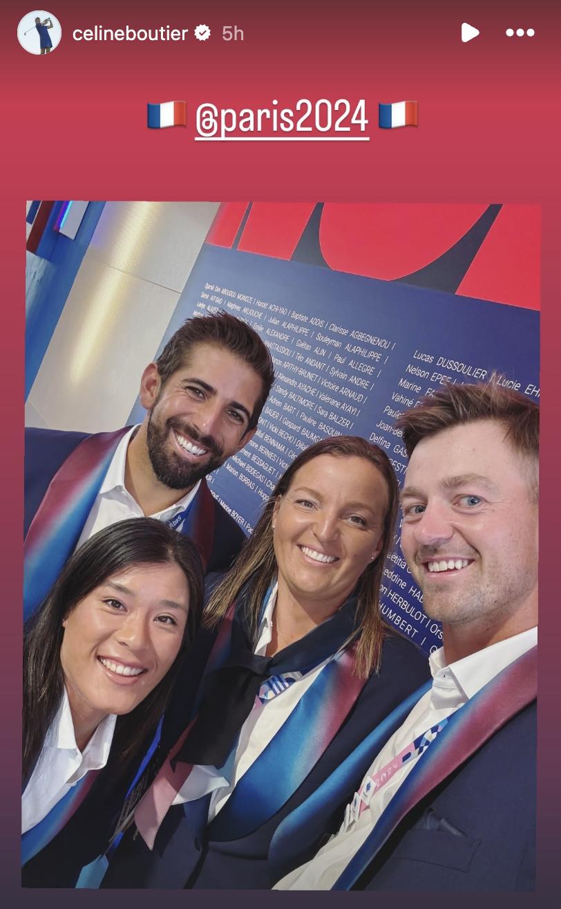 Golfistas que participan en las ceremonias de apertura de los Juegos