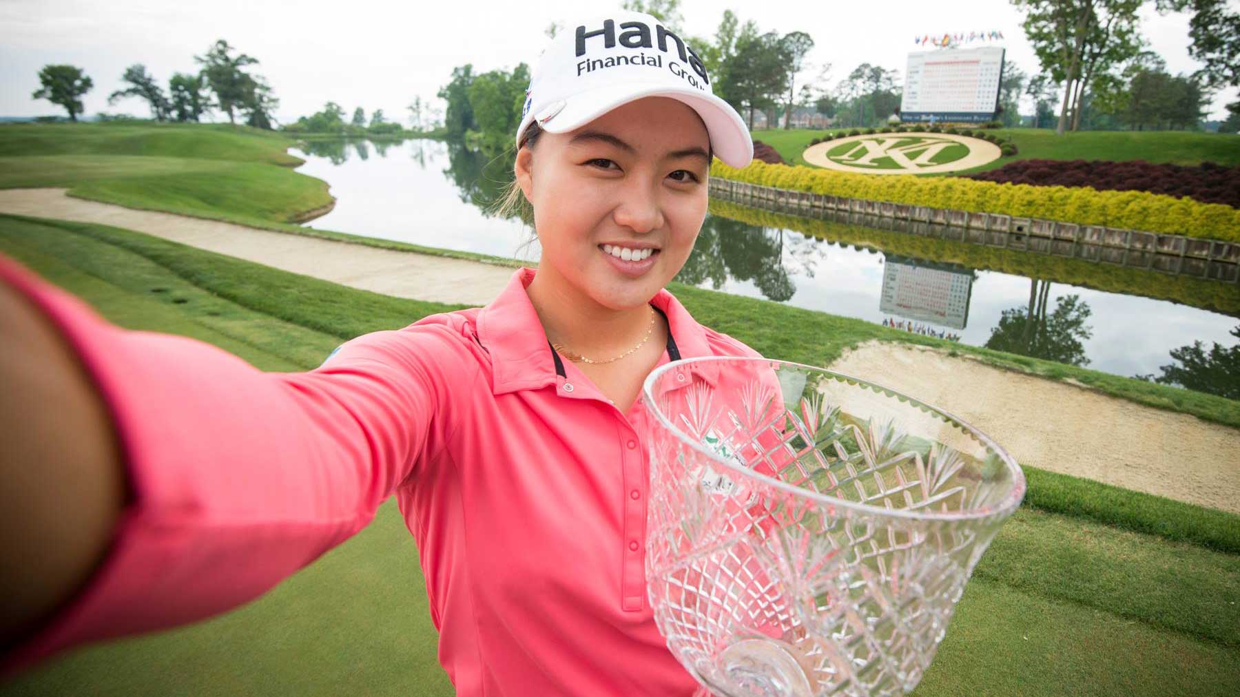 minjee-lee-kingsmill-winners-selfie.jpg