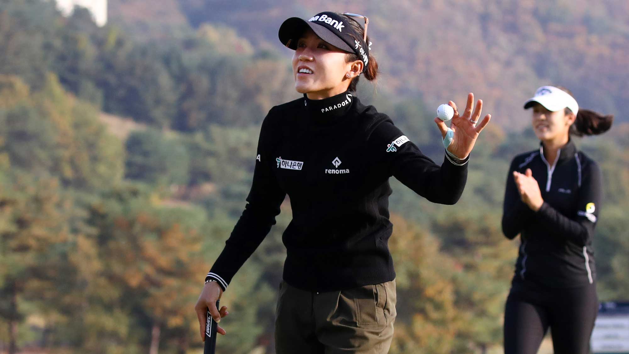 Lydia Ko of New Zealand celebrates winning the tournament on the 18th green during the final round of the BMW Ladies Championship
