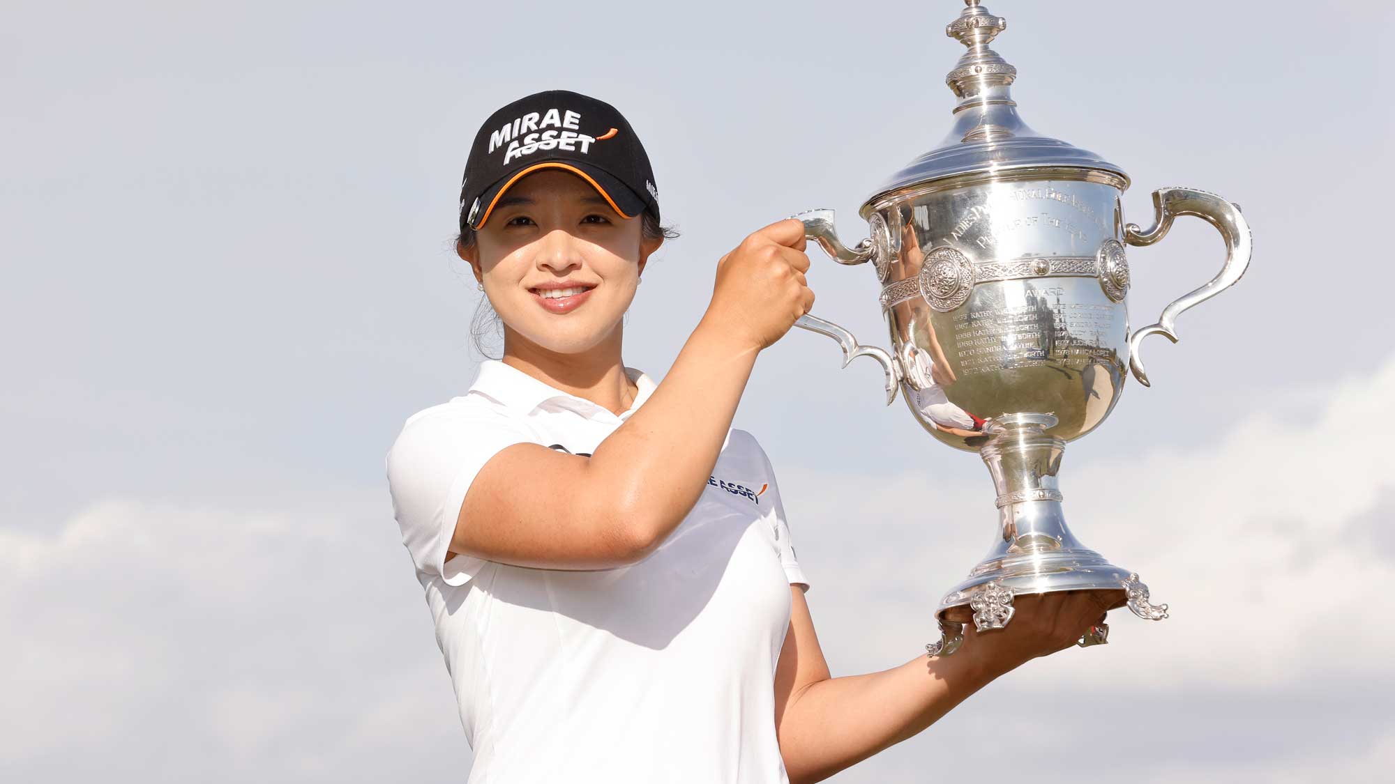 Sei-Young Kim of Korea poses with the Rolex Player of the Year trophy after the final round of the CME Group Tour Championship