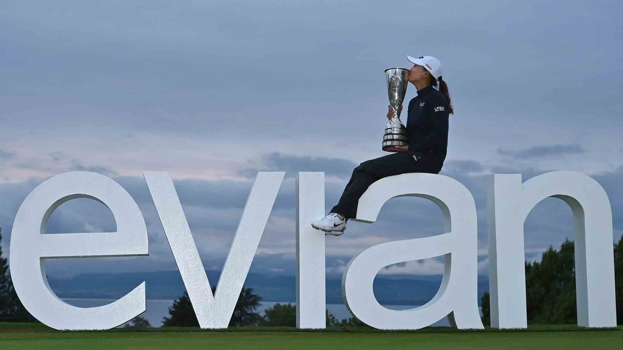 evian_1164759150_2000x1125.jpg