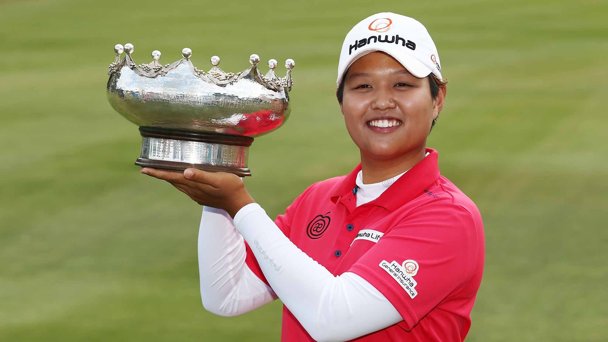 haru-nomura-isps-trophy-511497070.jpg