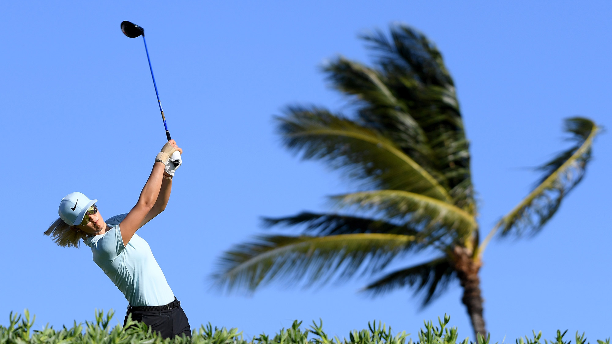 Wie Battles Windy Conditions in Hawaii