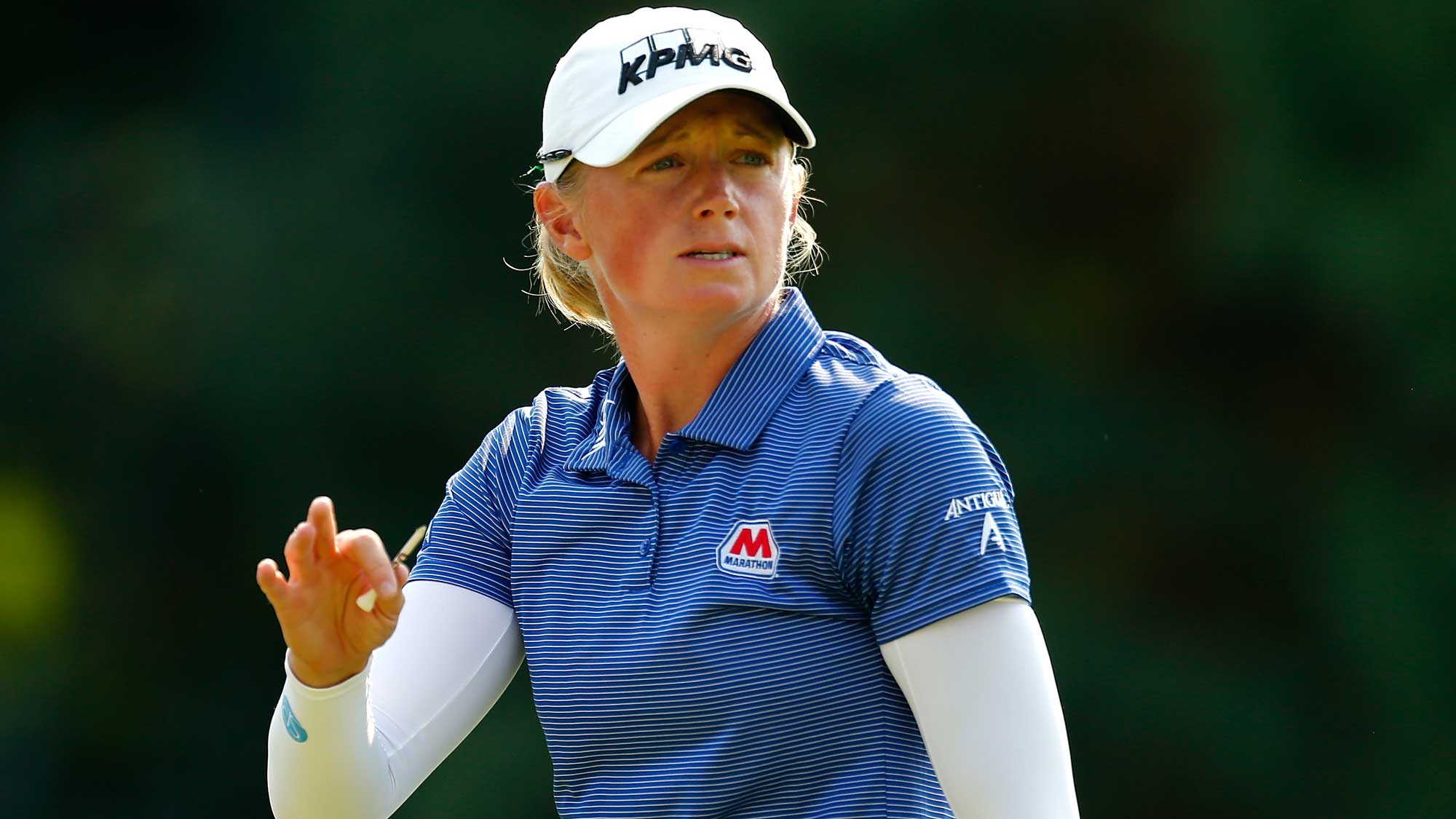 Stacy Lewis waves to the crowd on the 2nd hole during the final round of the LPGA Cambia Portland Classic