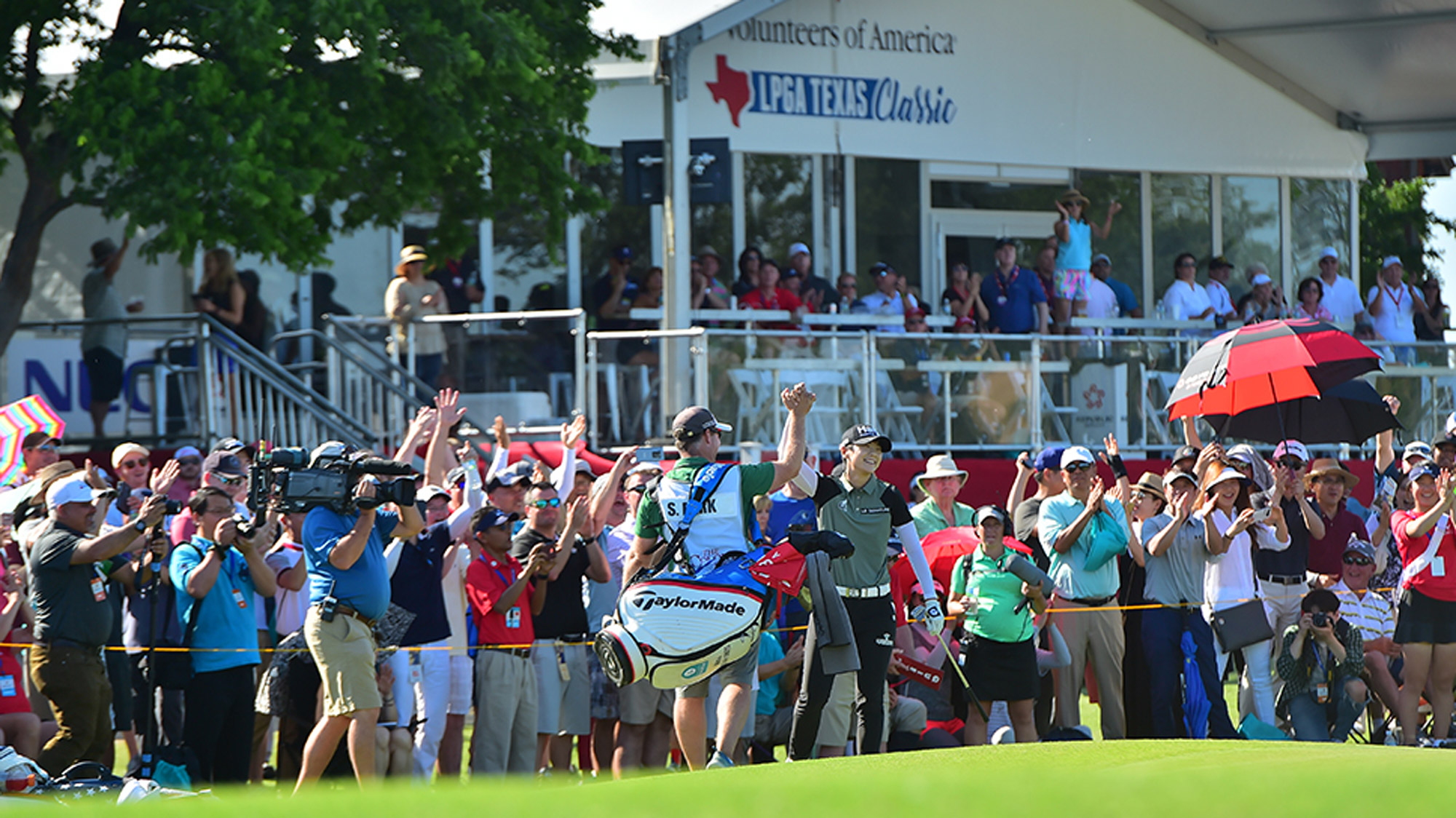 Sung Hyun Park Celebrates Her Chip In on 18