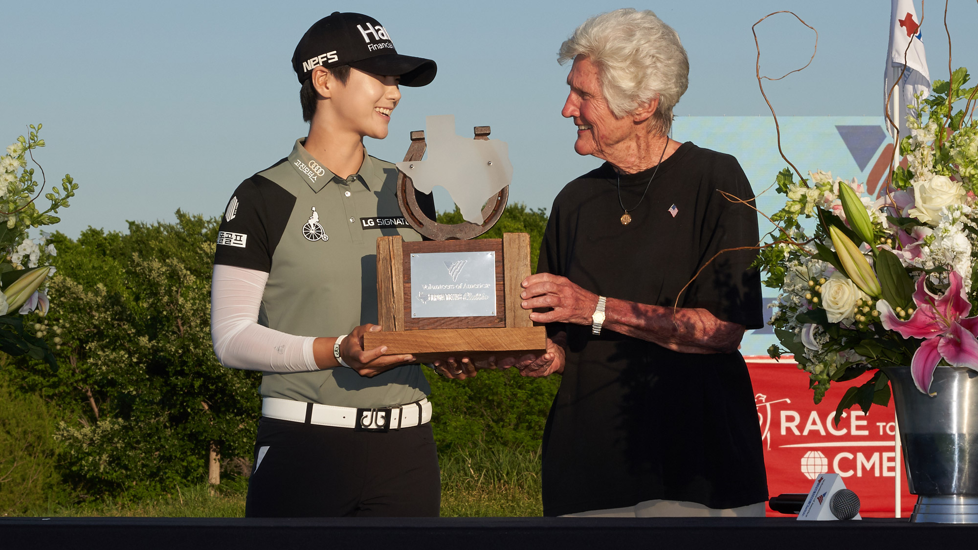 sung-hyun-park-trophy-whitworth.jpg