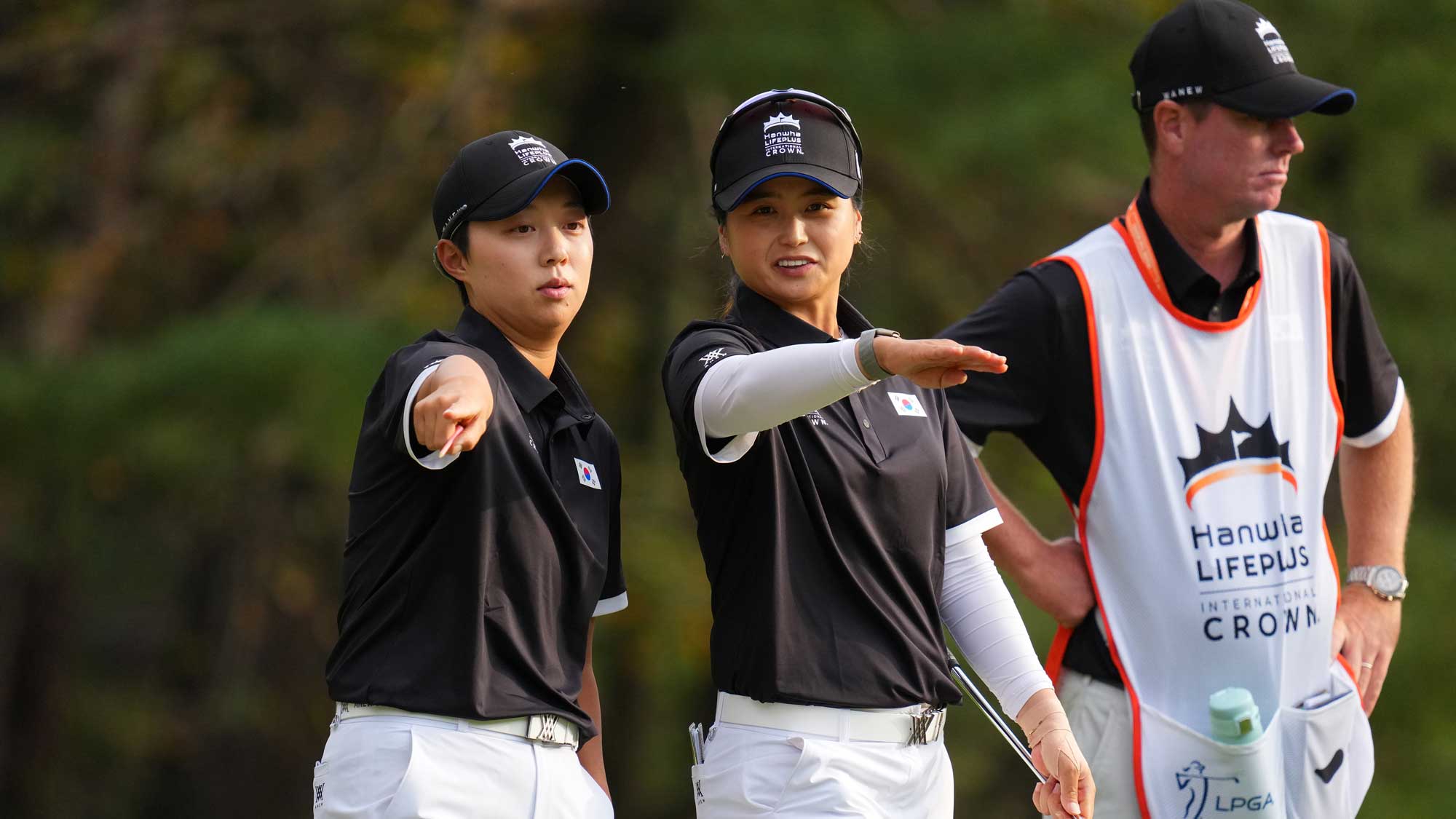 Hyo Joo Kim and Hye-jin Choi of Republic of Korea Team